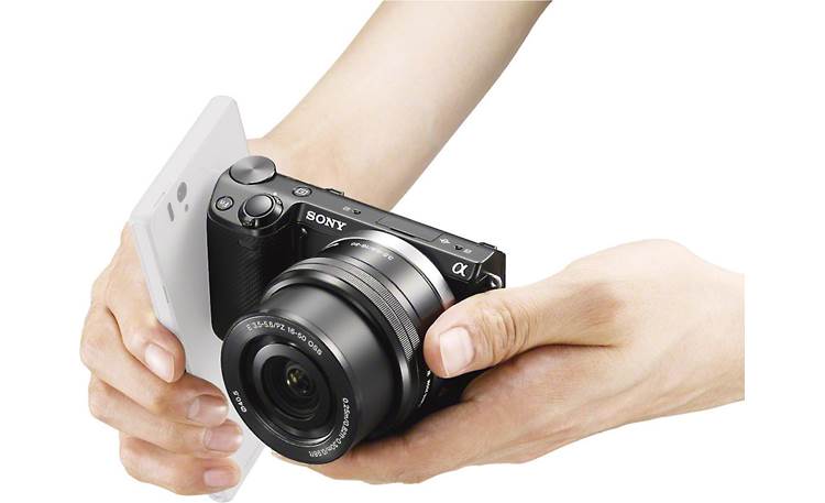 Sony Alpha NEX-5T 3X Zoom Lens Kit Just a quick tap initiates communication via NFC (smartphone and lens not included)