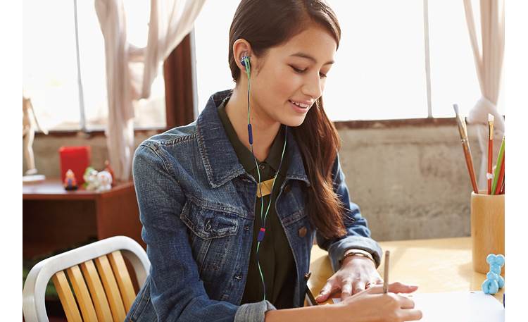 Bose® FreeStyle™ earbuds Made for on-the-go listening