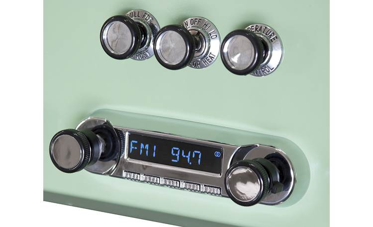RetroSound Huntington M4HD Upgrade the radio in your classic Ford and keep the factory look