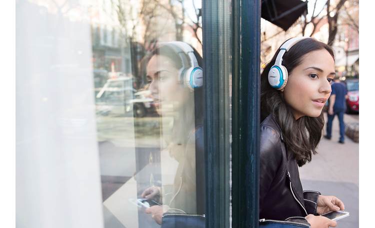 Bose® SoundLink® on-ear <em>Bluetooth</em>® headphones Move freely while you listen