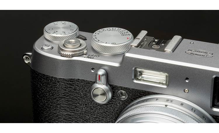 Fujifilm X100T Powered accessory shoe lets you add external flashes and microphones
