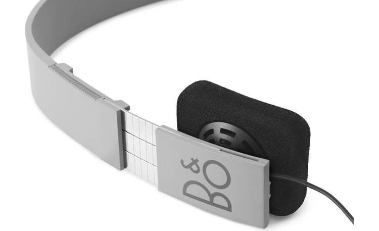 Bang & Olufsen Beoplay Form 2i Semi-open driver design