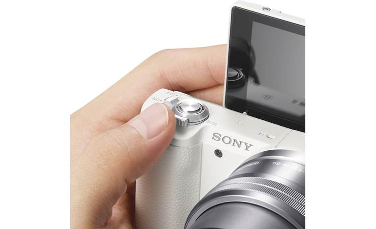 Sony Alpha a5100 Kit Front-facing zoom lever is easy to operate.