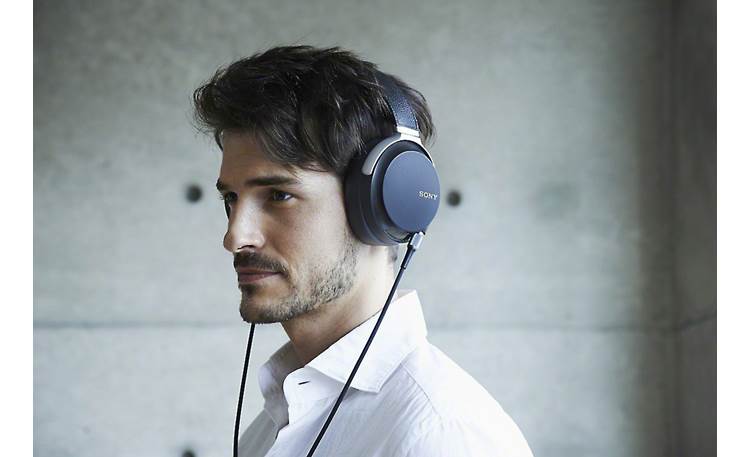 Sony MDR-Z7 Hi-res Comfortable, around-the-ear fit