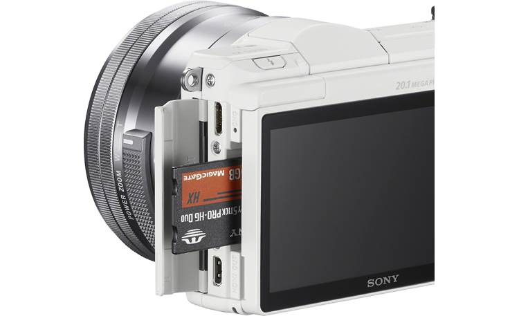 Sony Alpha a5000 Kit Memory card slot