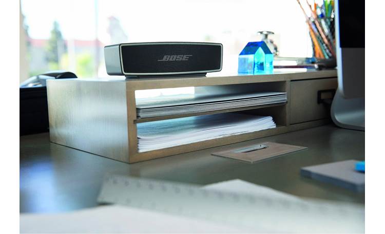 Bose® SoundLink® Mini <em>Bluetooth®</em> speaker II Carbon - use in the office