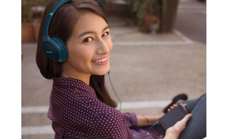 Bose® SoundTrue® around-ear headphones II Comfortable fit for long listening sessions