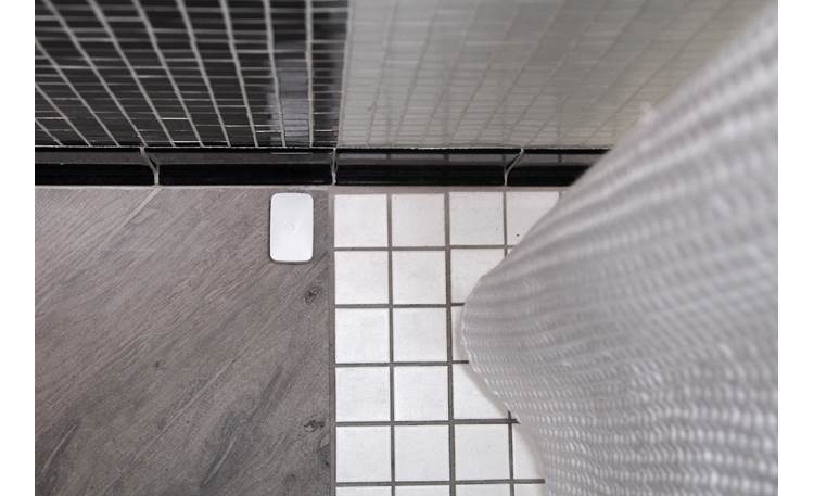 Samsung SmartThings Water Leak Sensor Use outside the shower to detect flooding