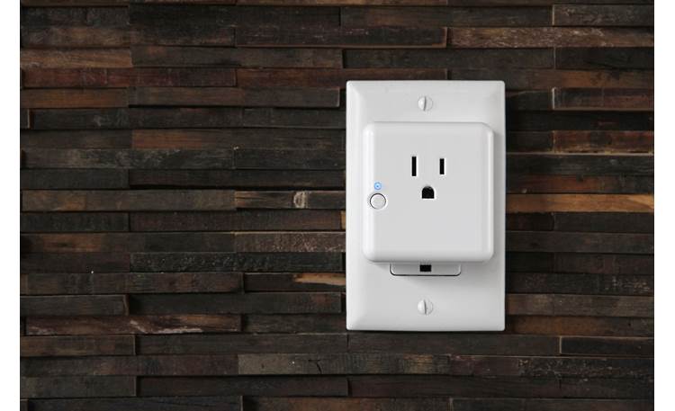 Samsung SmartThings Outlet Compact design that plugs into a standard socket