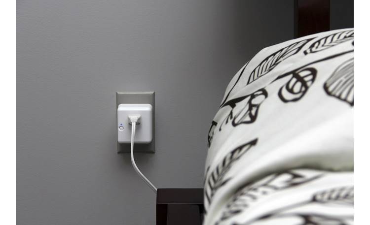 Samsung SmartThings Outlet Control your bedroom lighting with your smartphone