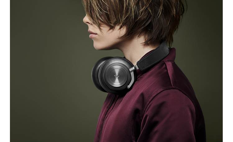 B&O PLAY Beoplay H7 by Bang & Olufsen Good looking 'phones you can take anywhere