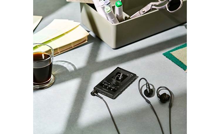 Sony NW-A306 Walkman® The NW-A306 provides enough power for most headphones (headphones not included)