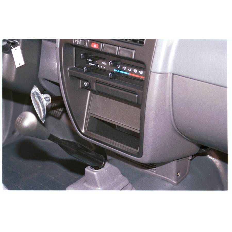 1997 Nissan Hardbody Factory Radio
