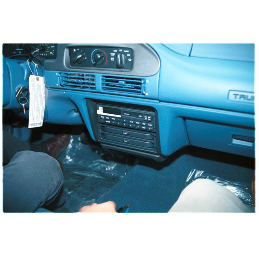 1993 Ford Taurus Factory Radio