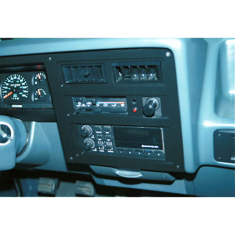 1988 Dodge Dakota Factory Radio
