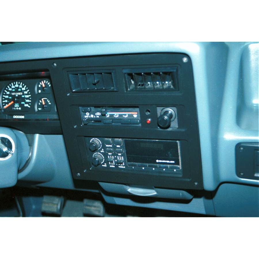 1989 Dodge Dakota Factory Radio