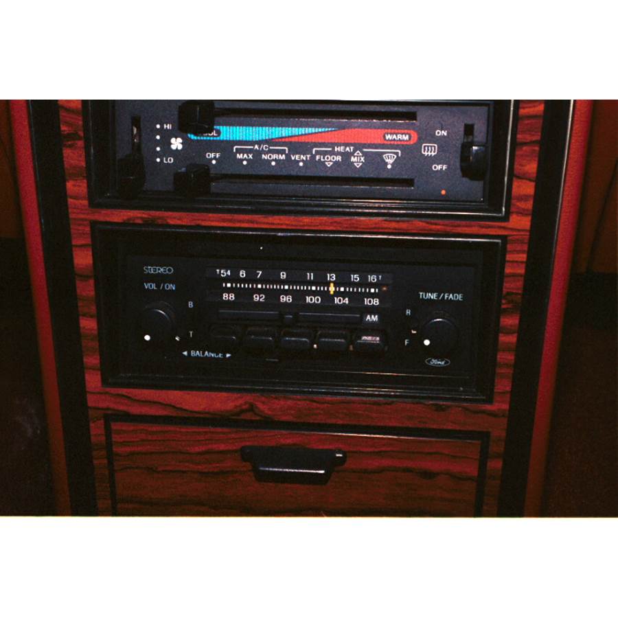 1985 Ford LTD Factory Radio