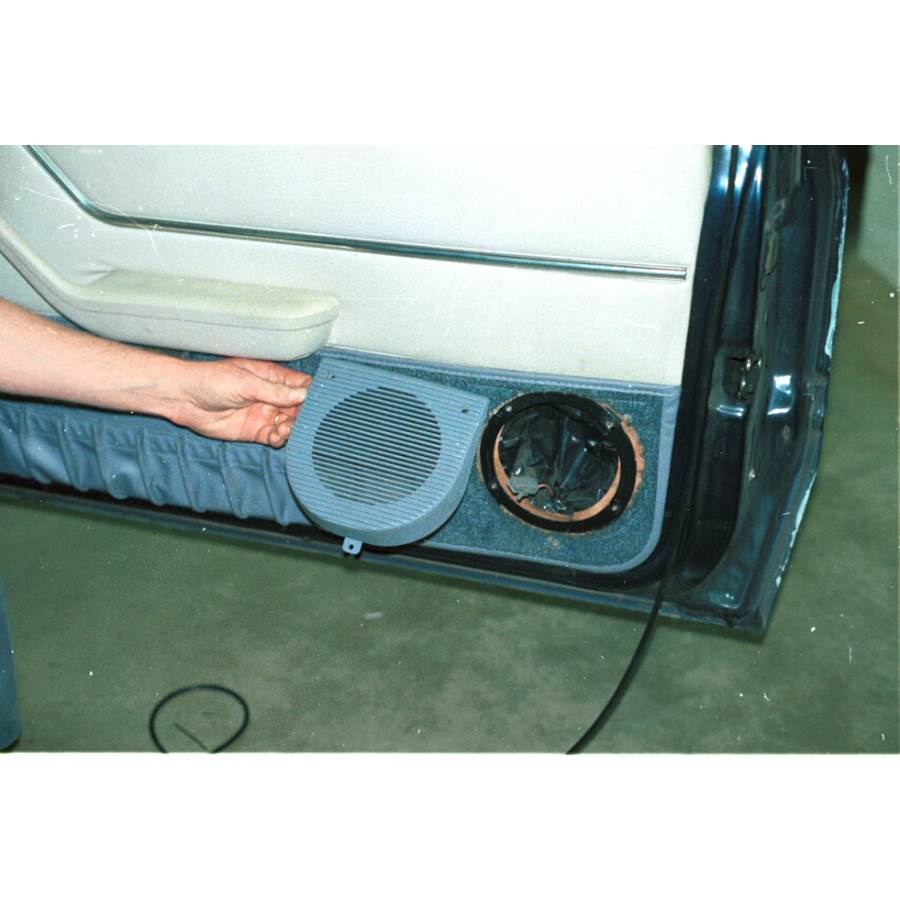 1984 Ford Mustang Front door woofer location