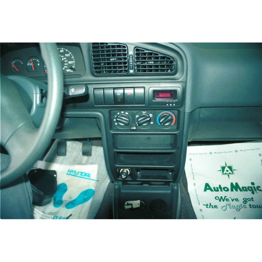 1995 Hyundai Elantra Factory Radio