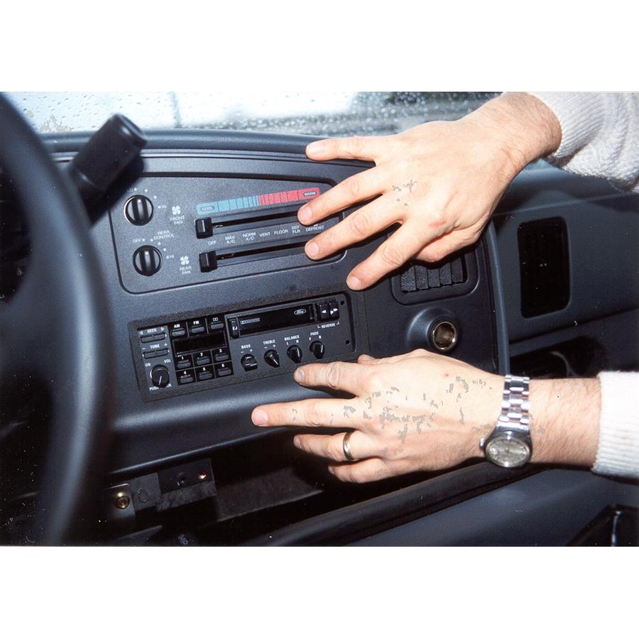 1992 Ford Econoline Factory Radio