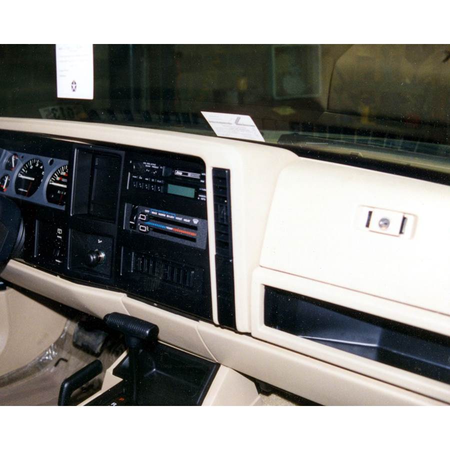 1986 Jeep Comanche Factory Radio