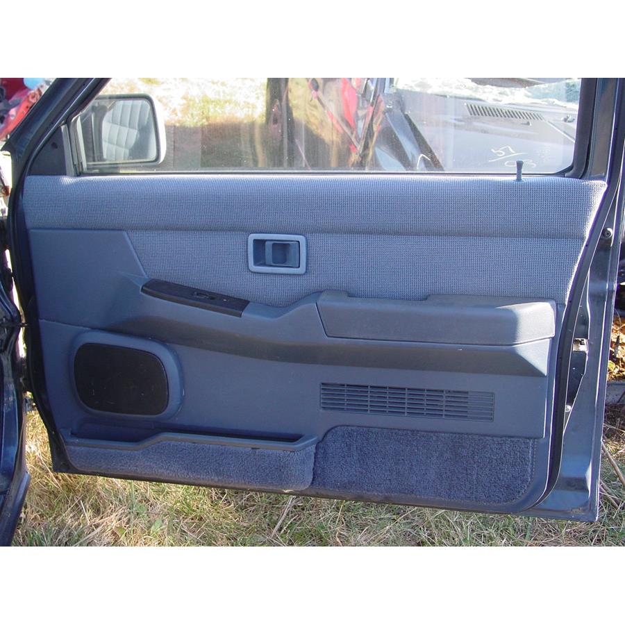 1993 Nissan Pathfinder Front door speaker location