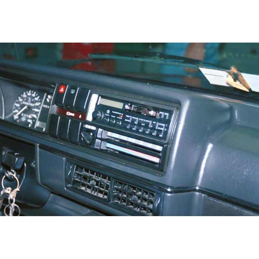 1985 Volkswagen Jetta Factory Radio