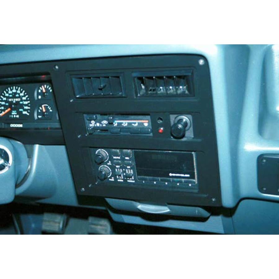 1993 Dodge Dakota Factory Radio
