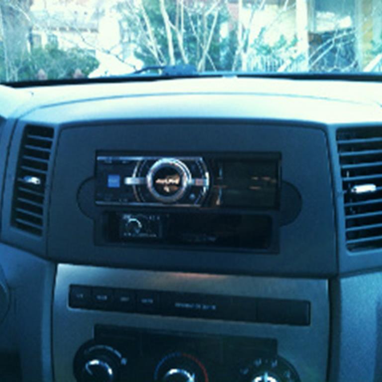 Jeep Grand Cherokee Audio Radio Speaker Subwoofer Stereo
