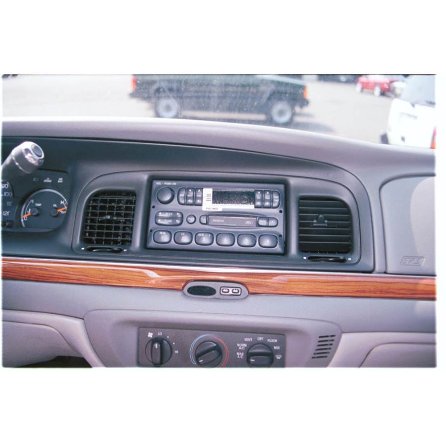 1997 Ford Crown Victoria Factory Radio