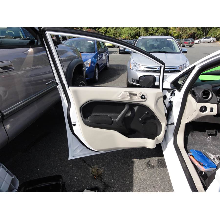2017 Ford Fiesta Front door speaker location