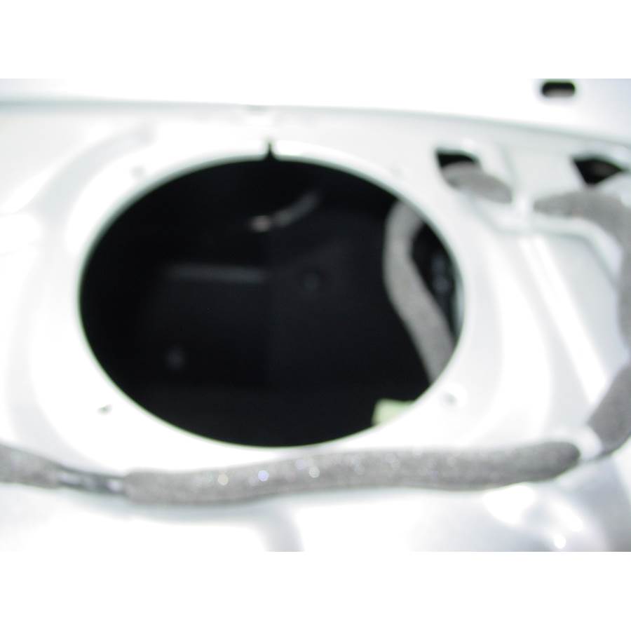 2009 Chevrolet Aveo Rear deck speaker removed