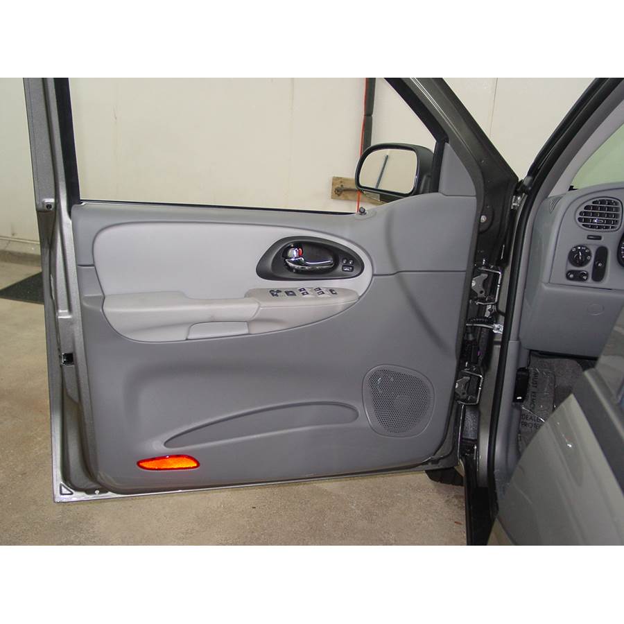 2002 Chevrolet TrailBlazer Front door speaker location