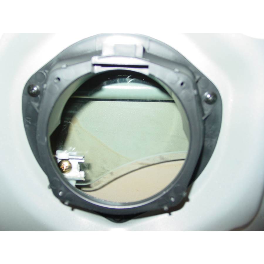 2004 Chevrolet Aveo Front speaker removed