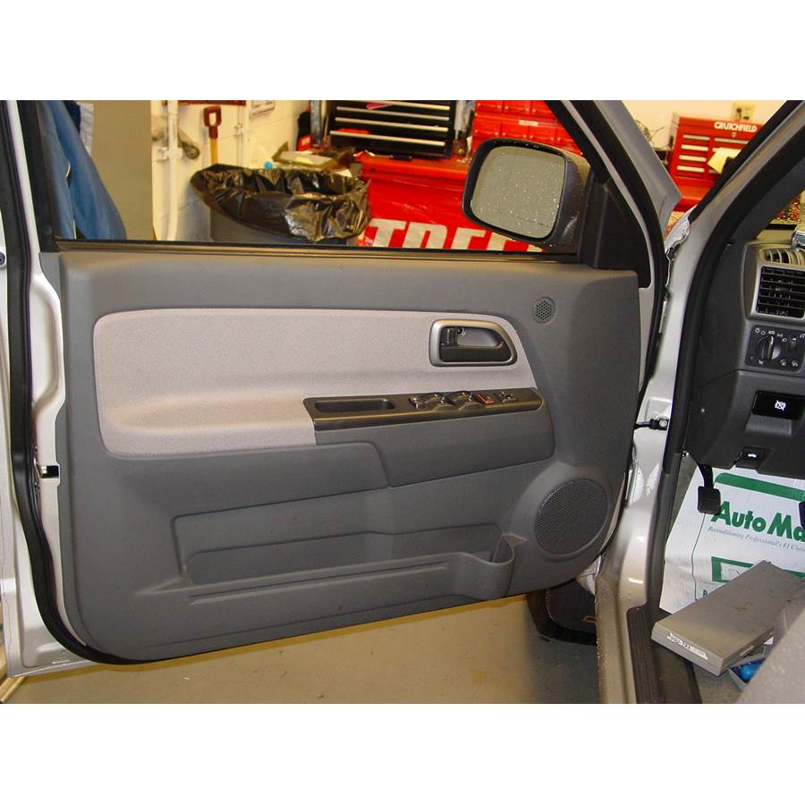 2005 Chevrolet Colorado Front door speaker location