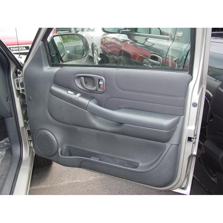 2005 Chevrolet Blazer Front door speaker location