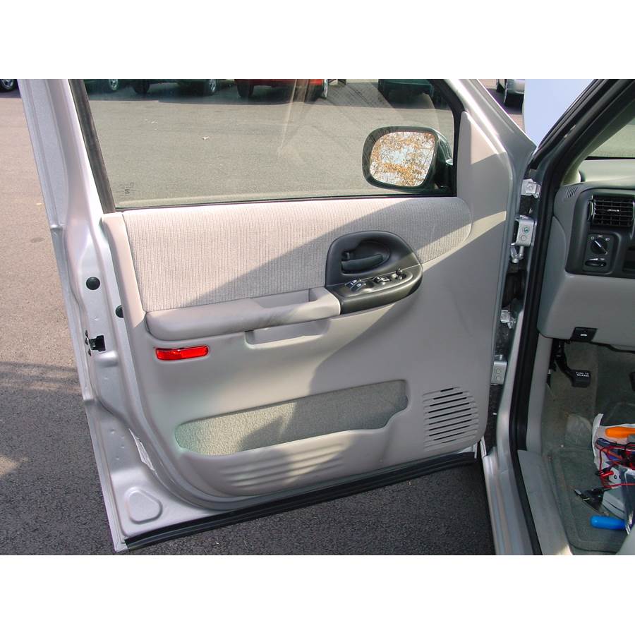 2002 Chevrolet Venture Front door speaker location