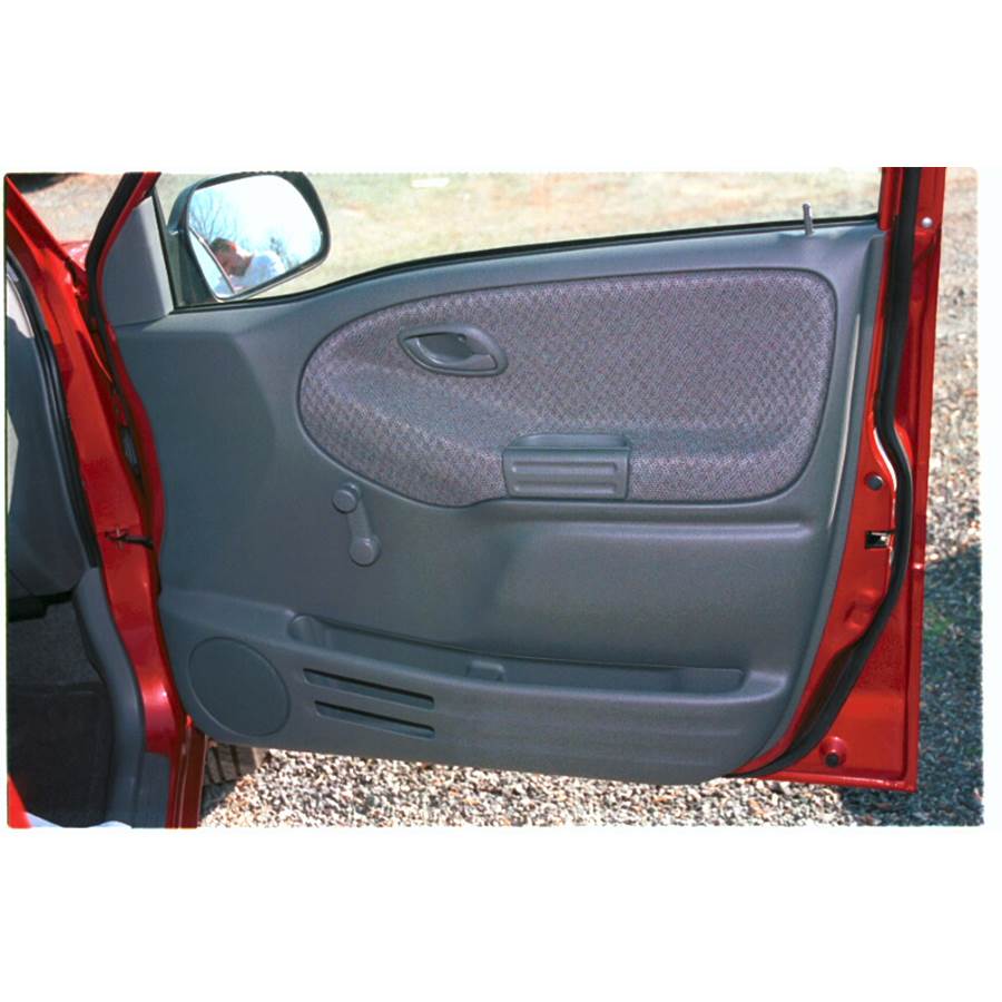 2001 Chevrolet Tracker Front door speaker location