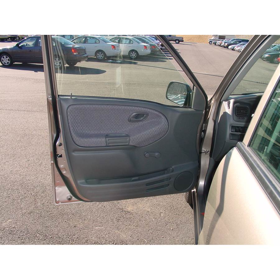 2002 Chevrolet Tracker Front door speaker location