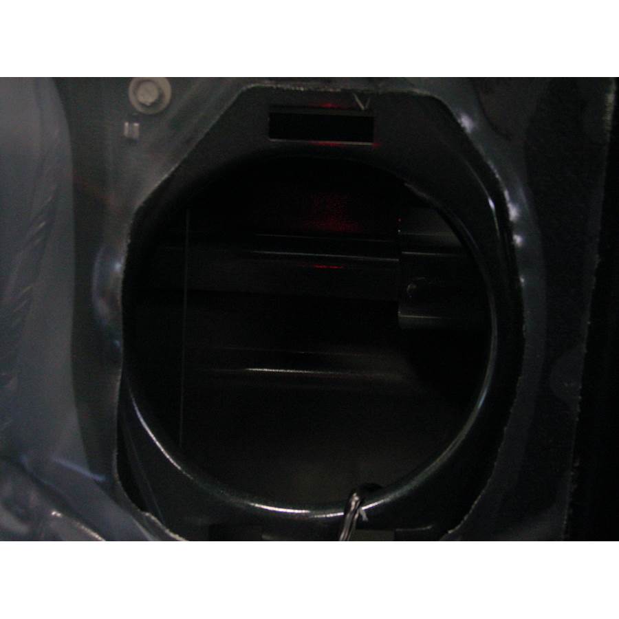 2004 Chevrolet Avalanche Front speaker removed