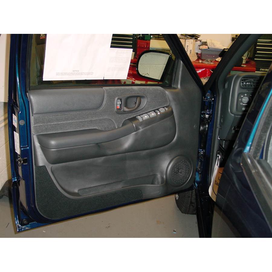2001 Chevrolet S10 Front door speaker location