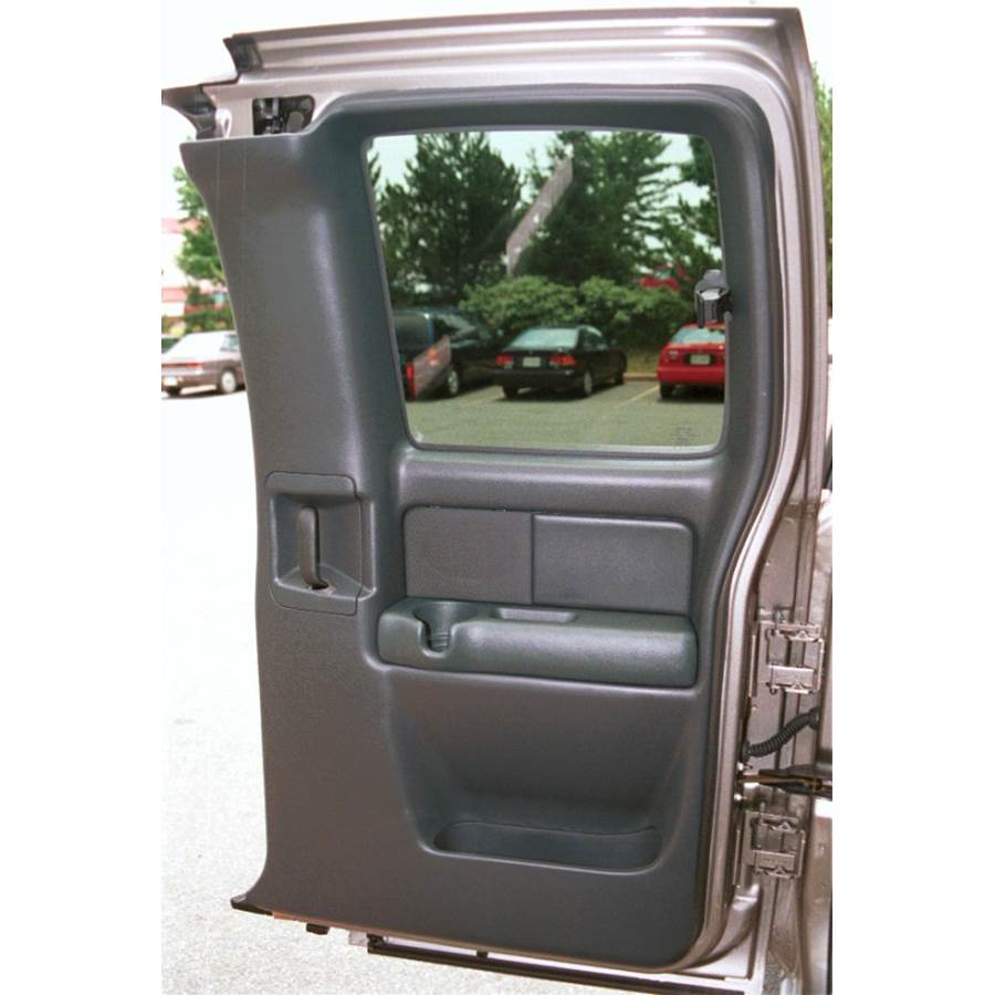2000 Chevrolet Silverado 2500/3500 Rear door speaker location