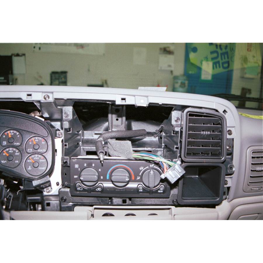 2002 GMC Yukon Factory radio removed