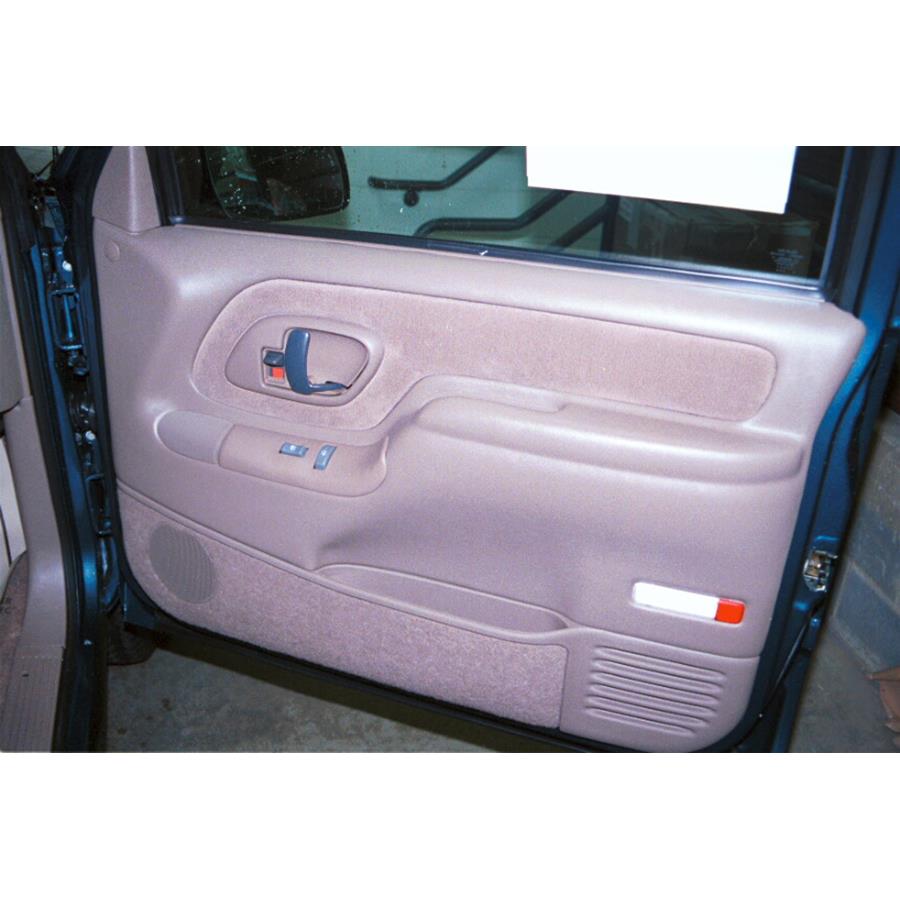 1999 Chevrolet Tahoe Front door speaker location
