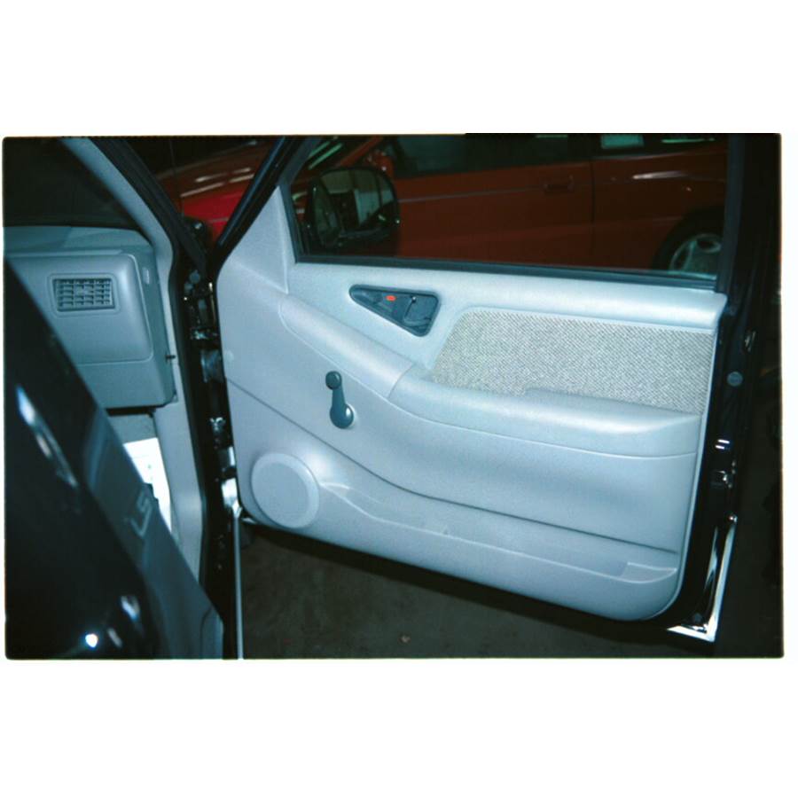 1995 Chevrolet S10 Front door speaker location