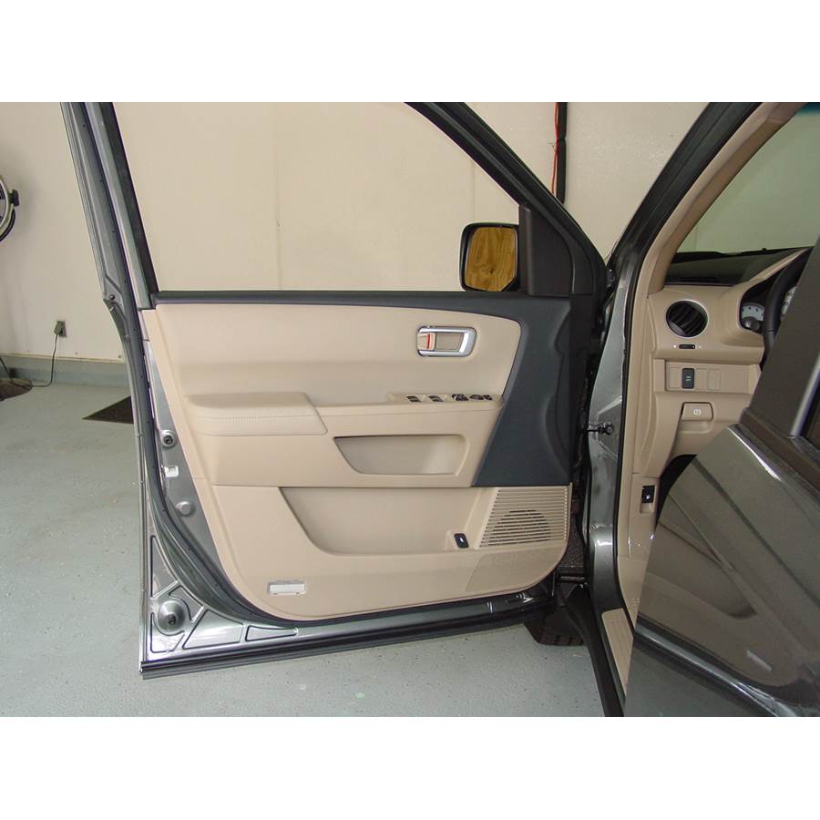 2014 Honda Pilot Front door speaker location