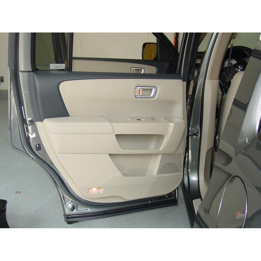 2015 Honda Pilot Rear door speaker location