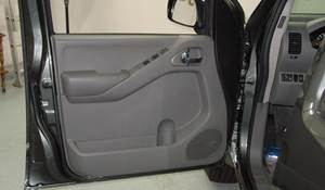 2010 Nissan Frontier XE Front door speaker location