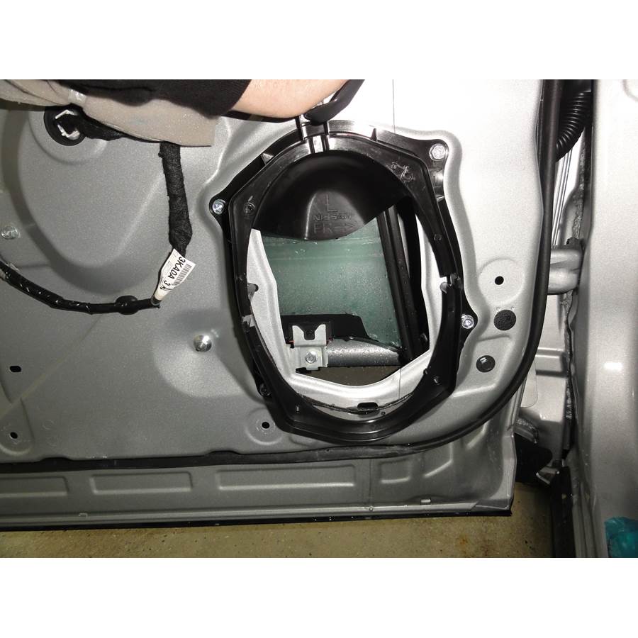2015 Nissan Pathfinder Front speaker removed