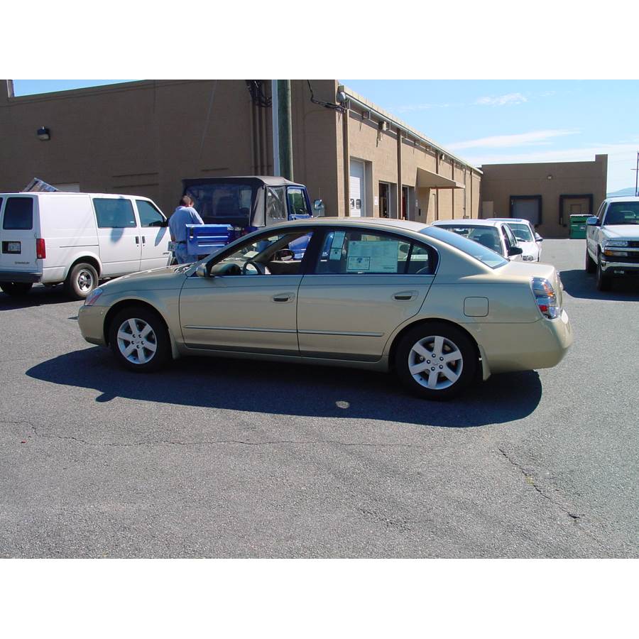 2002 Nissan Altima Exterior